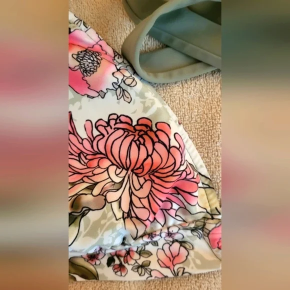 Mossimo Supply Co. Floral Bikini Top In Pink and Green (Size‎ M) - Picture 9 of 14